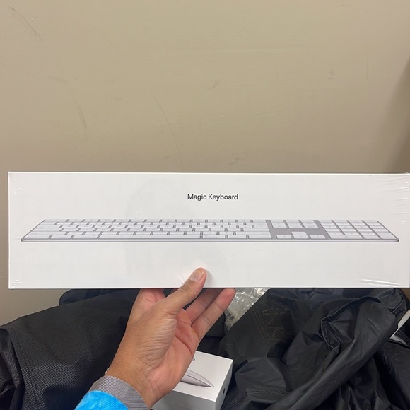 Brand new Apple Magic Keyboard with Numeric keypad, Apple Magic Mouse. Both new - Picture 5 of 5